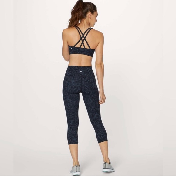 30 -Lululemon wunder under crop- high rise -21” inseam - navy/blk paisley - Picture 3 of 6